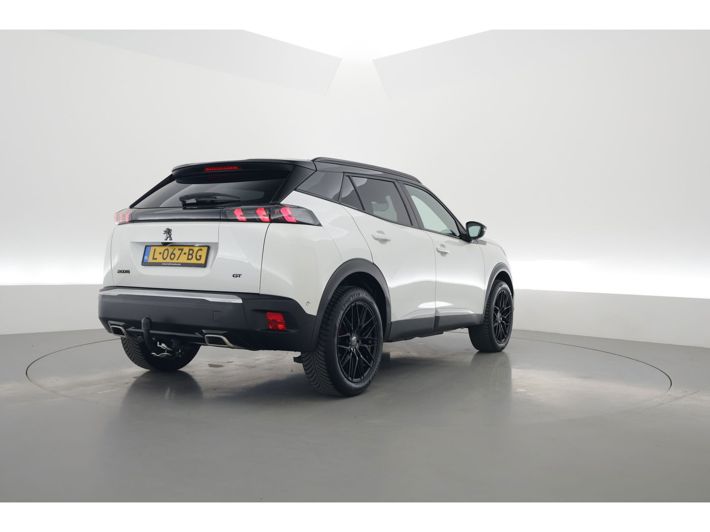Peugeot 2008 1.2 PureTech GT Pack | Keyless | Carplay | Stoelver. | 18" | Focal Audio
