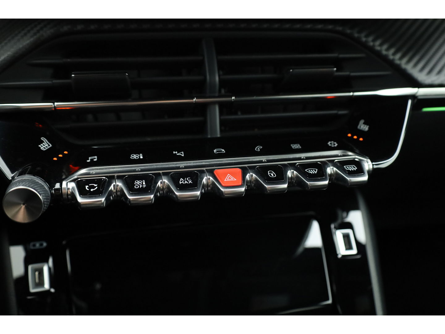 Peugeot 2008 1.2 PureTech GT Pack | Keyless | Carplay | Stoelver. | 18" | Focal Audio