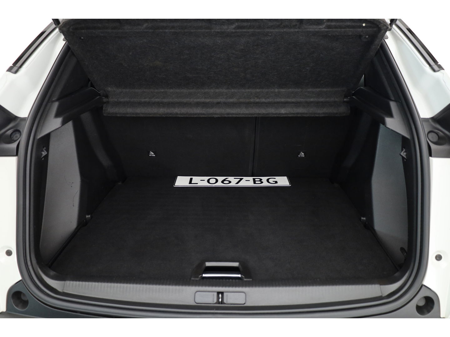 Peugeot 2008 1.2 PureTech GT Pack | Keyless | Carplay | Stoelver. | 18" | Focal Audio