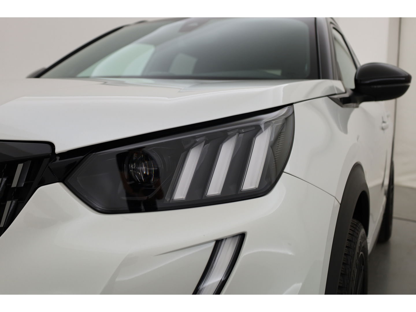 Peugeot 2008 1.2 PureTech GT Pack | Keyless | Carplay | Stoelver. | 18" | Focal Audio