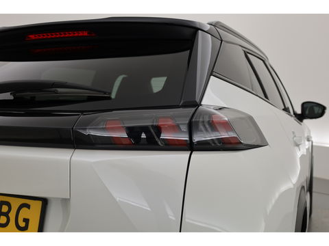 Peugeot 2008 1.2 PureTech GT Pack | Keyless | Carplay | Stoelver. | 18" | Focal Audio