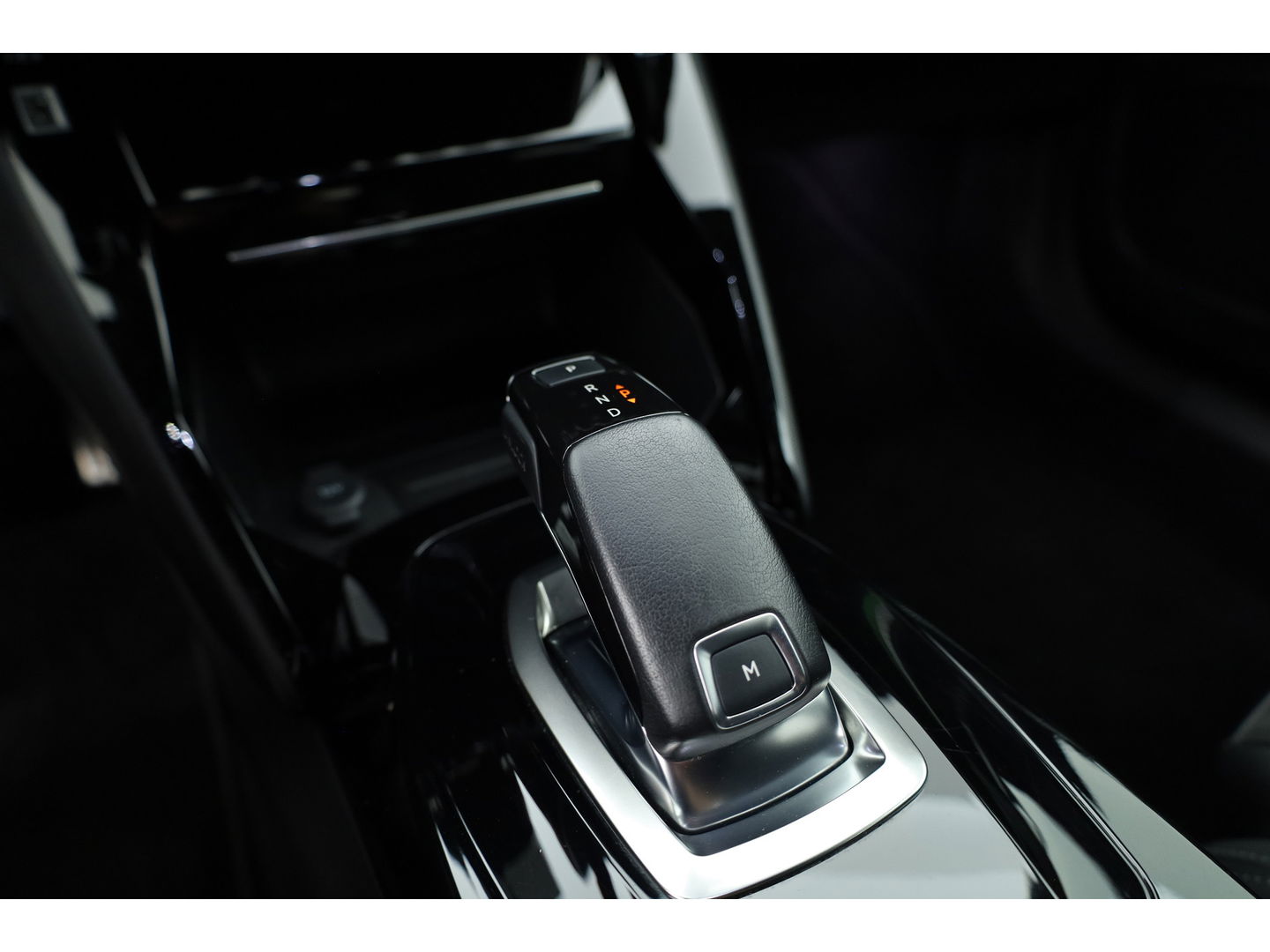 Peugeot 2008 1.2 PureTech GT Pack | Keyless | Carplay | Stoelver. | 18" | Focal Audio