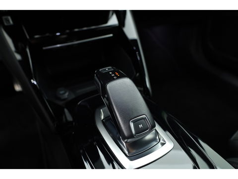 Peugeot 2008 1.2 PureTech GT Pack | Keyless | Carplay | Stoelver. | 18" | Focal Audio