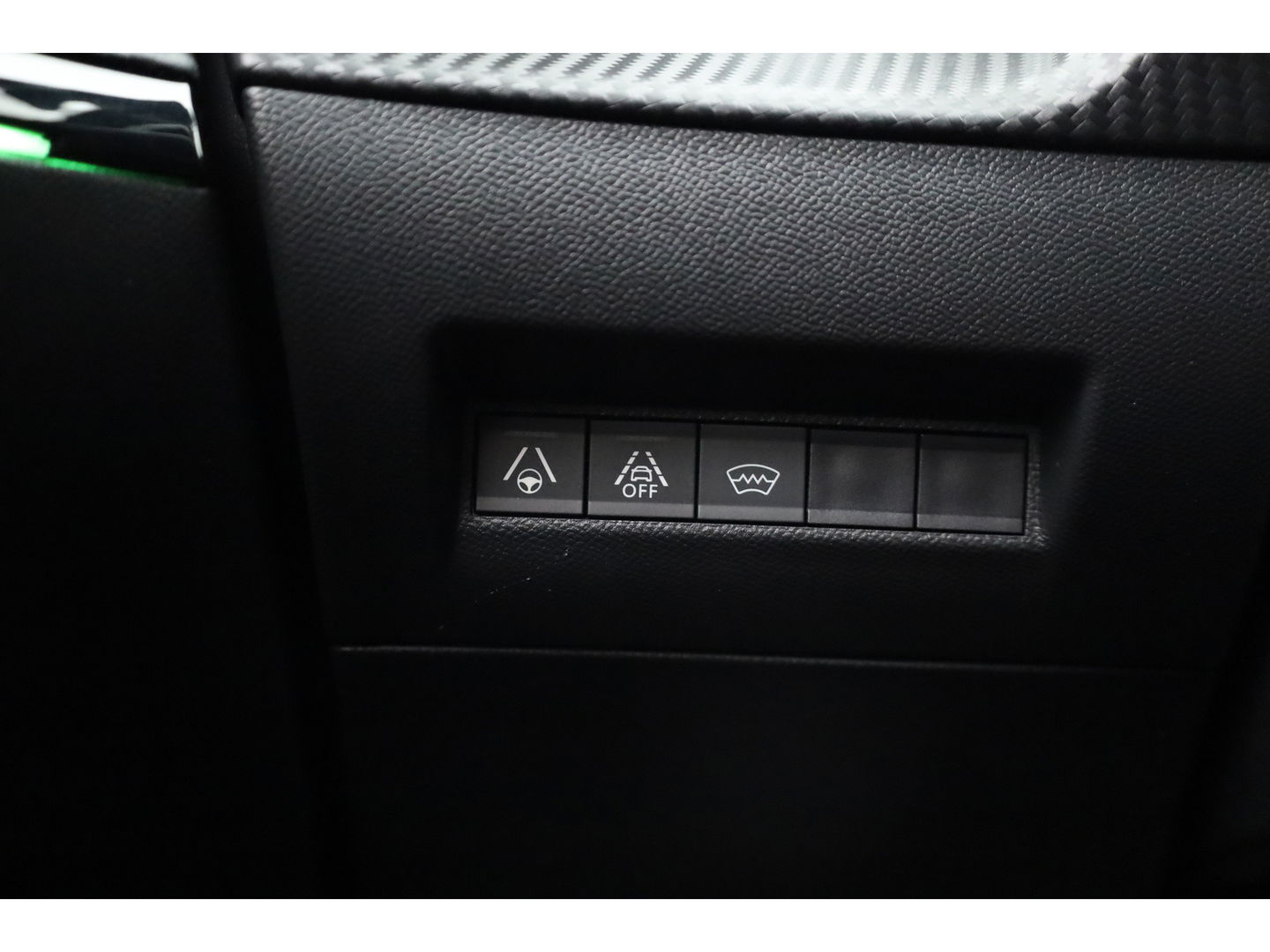 Peugeot 2008 1.2 PureTech GT Pack | Keyless | Carplay | Stoelver. | 18" | Focal Audio