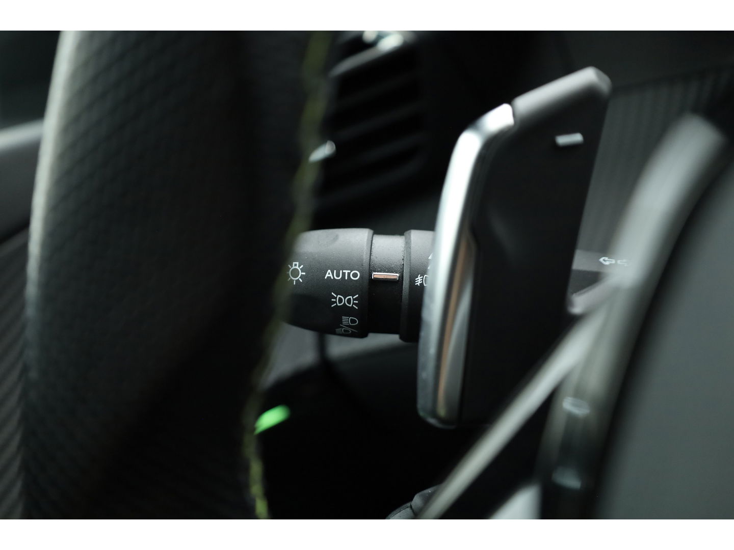Peugeot 2008 1.2 PureTech GT Pack | Keyless | Carplay | Stoelver. | 18" | Focal Audio