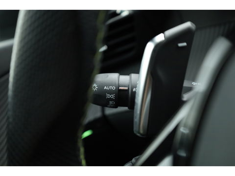 Peugeot 2008 1.2 PureTech GT Pack | Keyless | Carplay | Stoelver. | 18" | Focal Audio