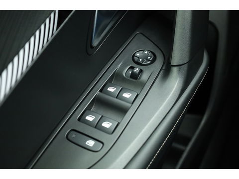 Peugeot 2008 1.2 PureTech 130 Allure | Navi | Camera | Apple CarPlay | Clima | LED |