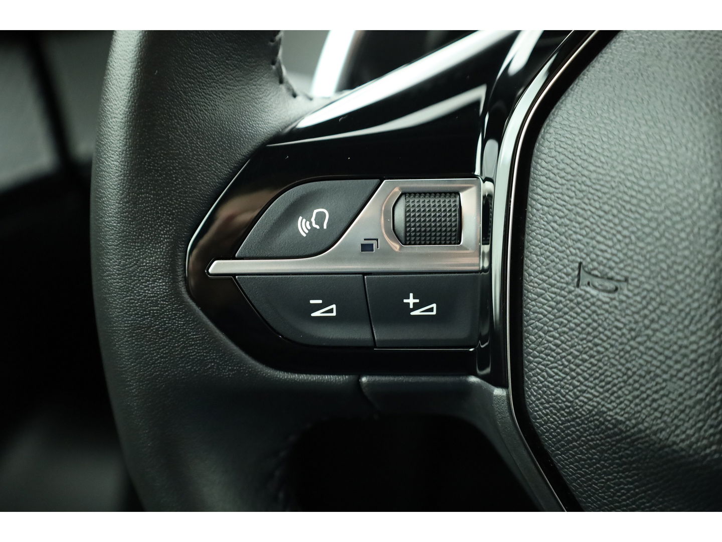 Peugeot 2008 1.2 PureTech 130 Allure | Navi | Camera | Apple CarPlay | Clima | LED |