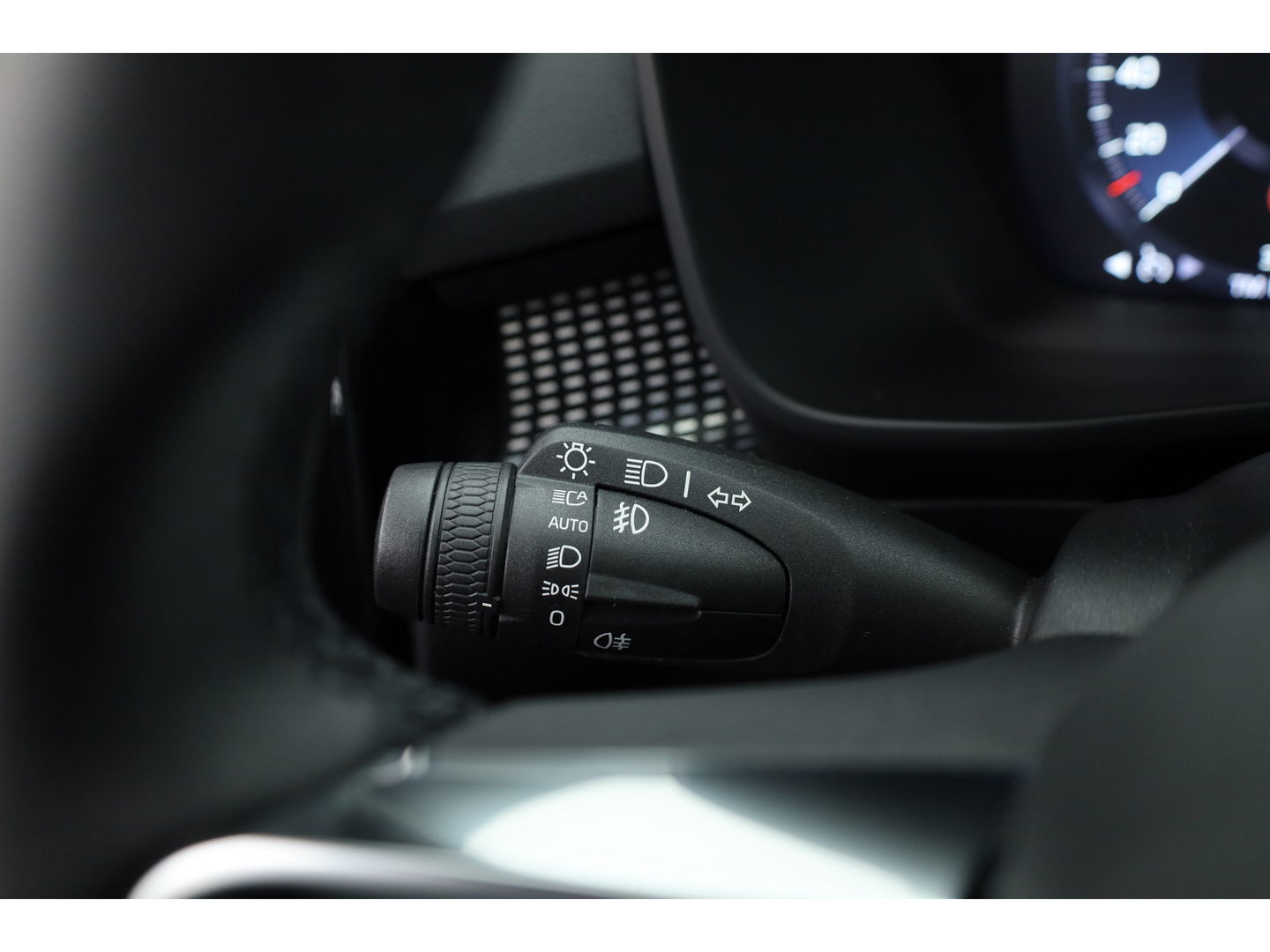 Volvo XC40 T5 Recharge R-Design | Pano | Navi | Elek. Stoelen | Stoel- Stuurverw. | Carplay | Camera
