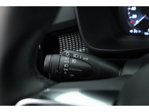 Volvo XC40 T5 Recharge R-Design | Pano | Navi | Elek. Stoelen | Stoel- Stuurverw. | Carplay | Camera