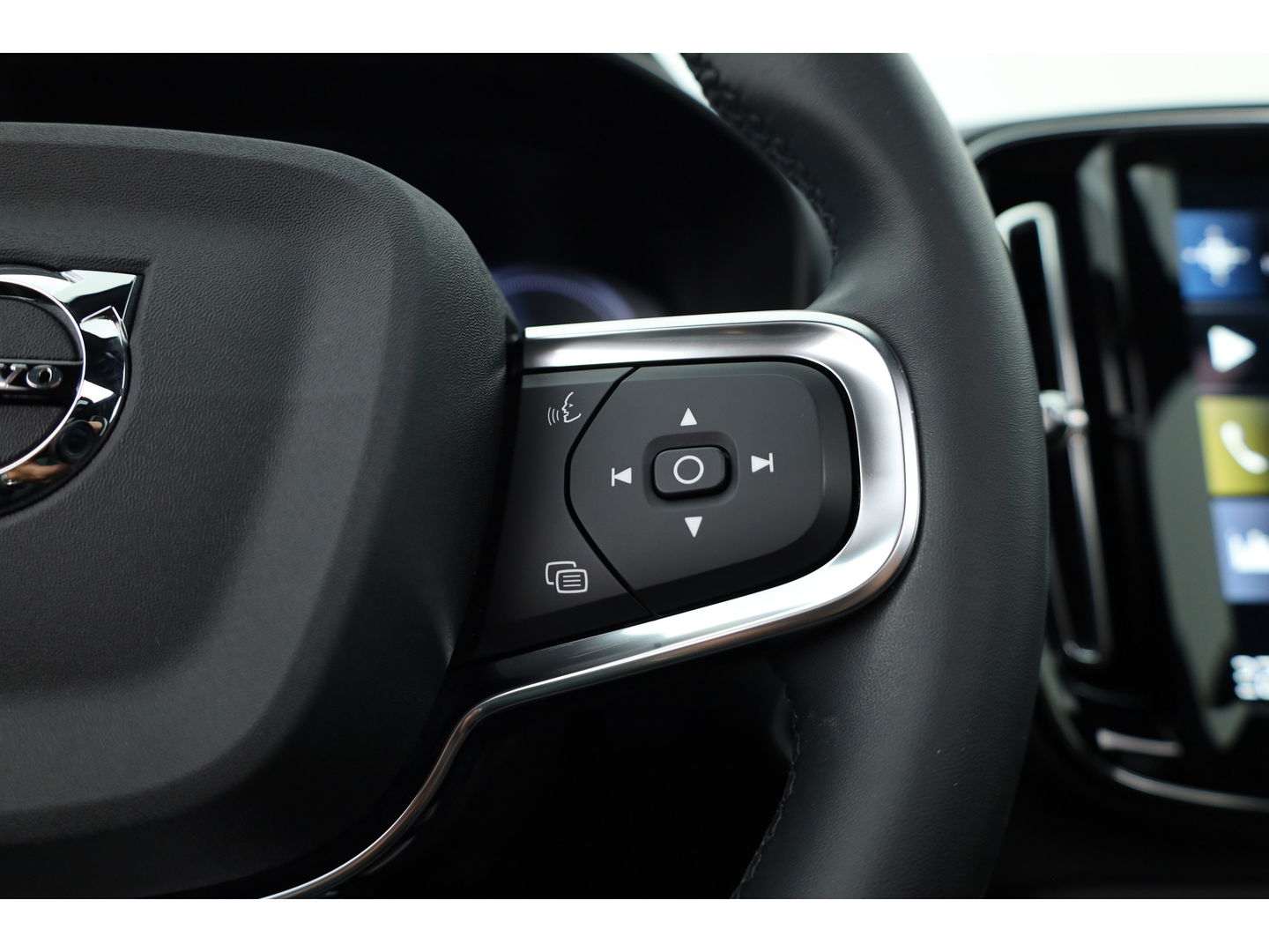 Volvo XC40 T5 Recharge R-Design | Pano | Navi | Elek. Stoelen | Stoel- Stuurverw. | Carplay | Camera