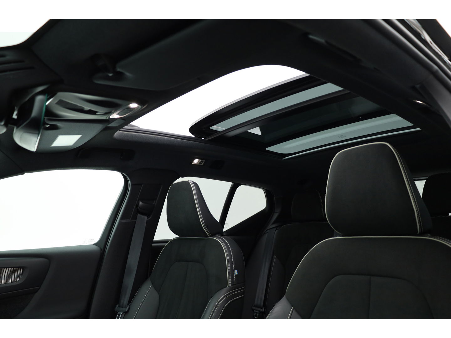 Volvo XC40 T5 Recharge R-Design | Pano | Navi | Elek. Stoelen | Stoel- Stuurverw. | Carplay | Camera