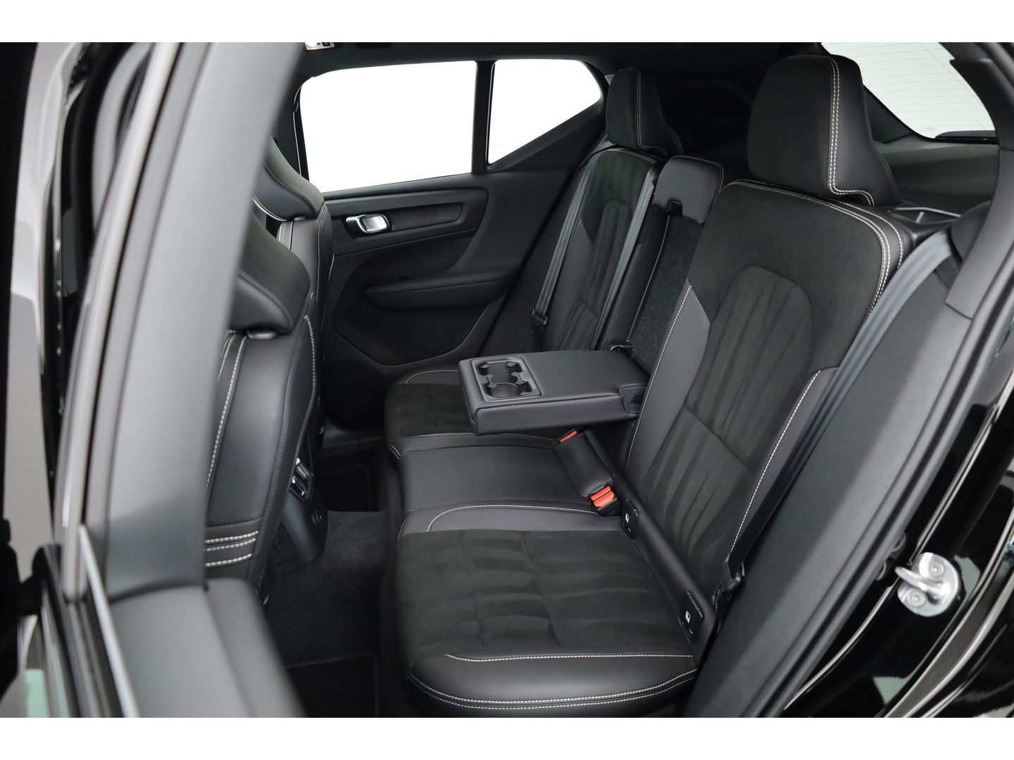 Volvo XC40 T5 Recharge R-Design | Pano | Navi | Elek. Stoelen | Stoel- Stuurverw. | Carplay | Camera