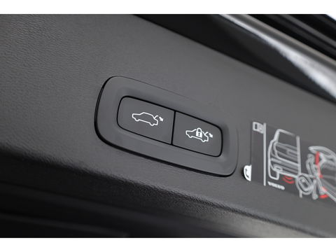 Volvo XC40 T5 Recharge R-Design | Pano | Navi | Elek. Stoelen | Stoel- Stuurverw. | Carplay | Camera