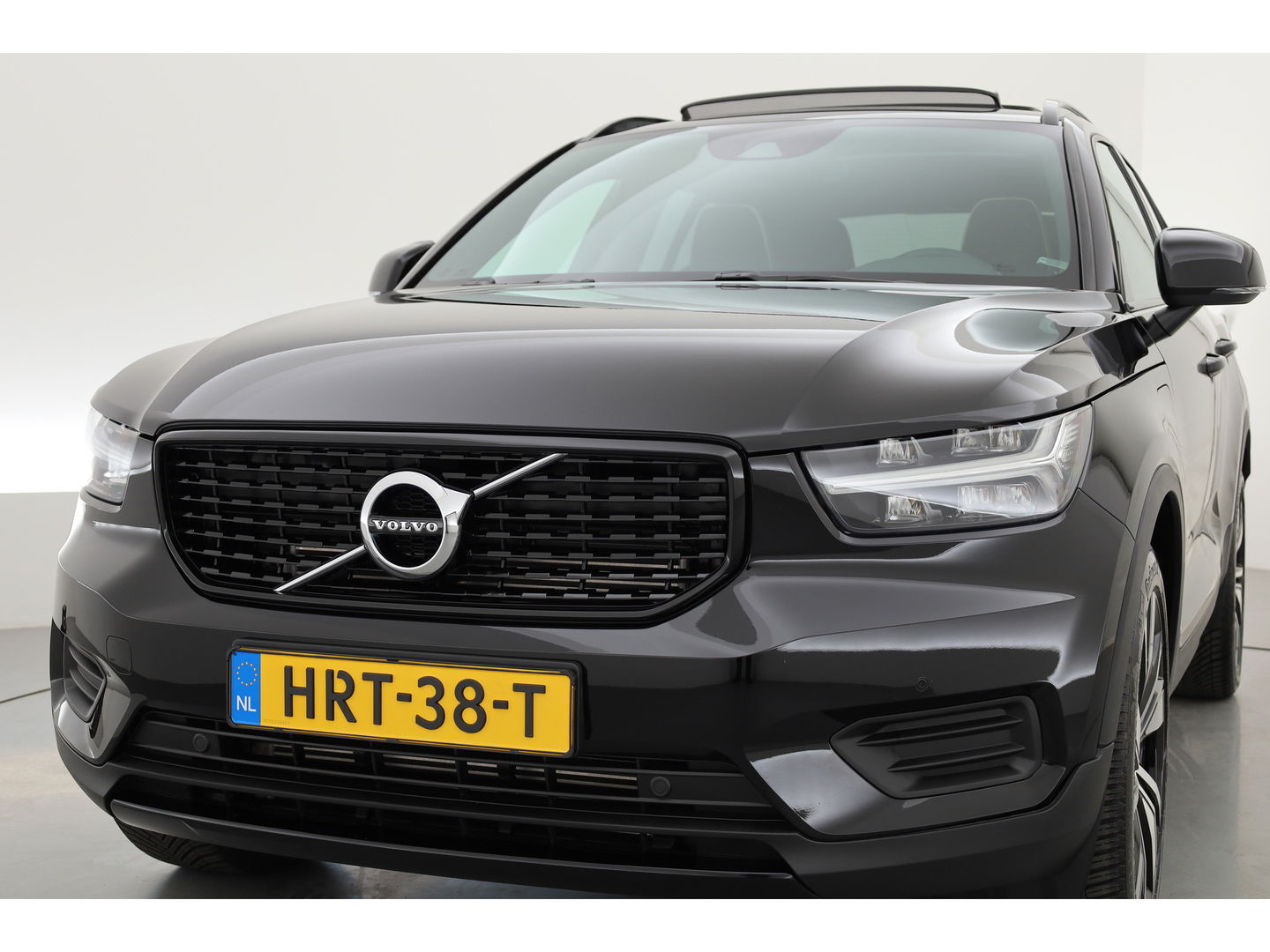 Volvo XC40 T5 Recharge R-Design | Pano | Navi | Elek. Stoelen | Stoel- Stuurverw. | Carplay | Camera