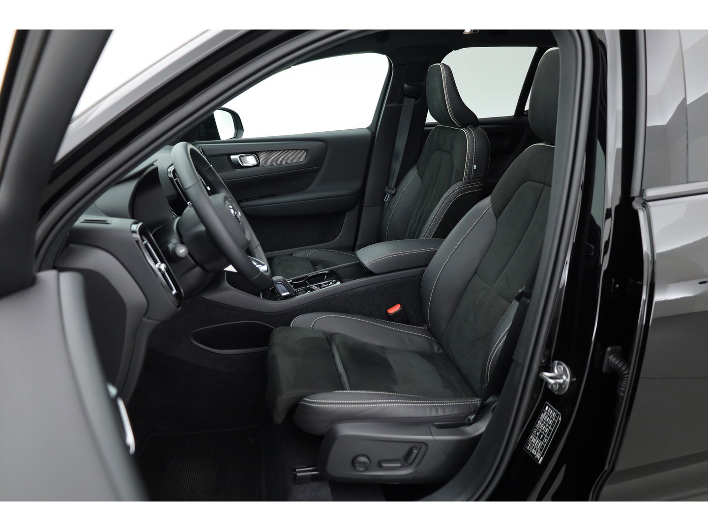 Volvo XC40 T5 Recharge R-Design | Pano | Navi | Elek. Stoelen | Stoel- Stuurverw. | Carplay | Camera