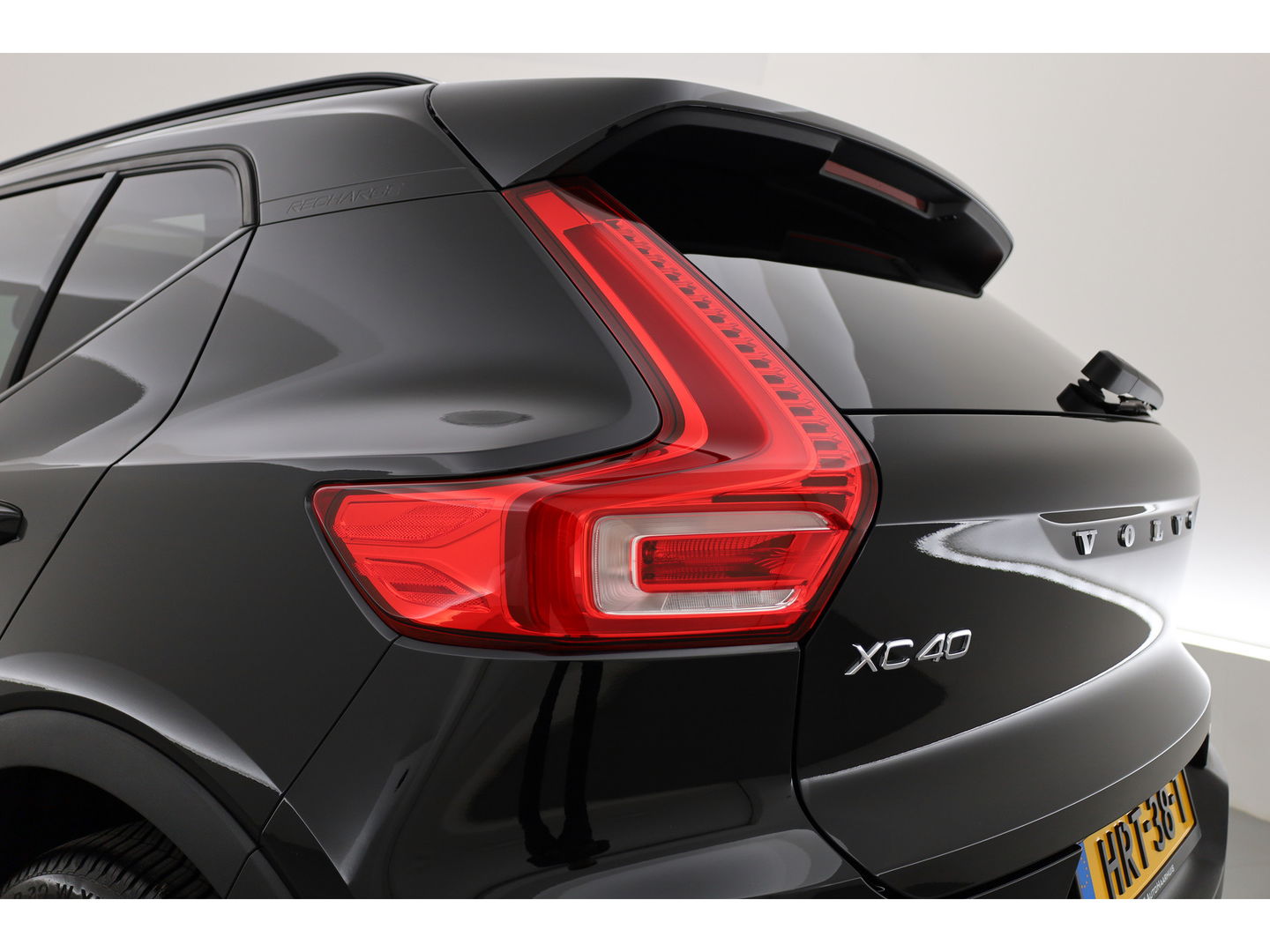 Volvo XC40 T5 Recharge R-Design | Pano | Navi | Elek. Stoelen | Stoel- Stuurverw. | Carplay | Camera