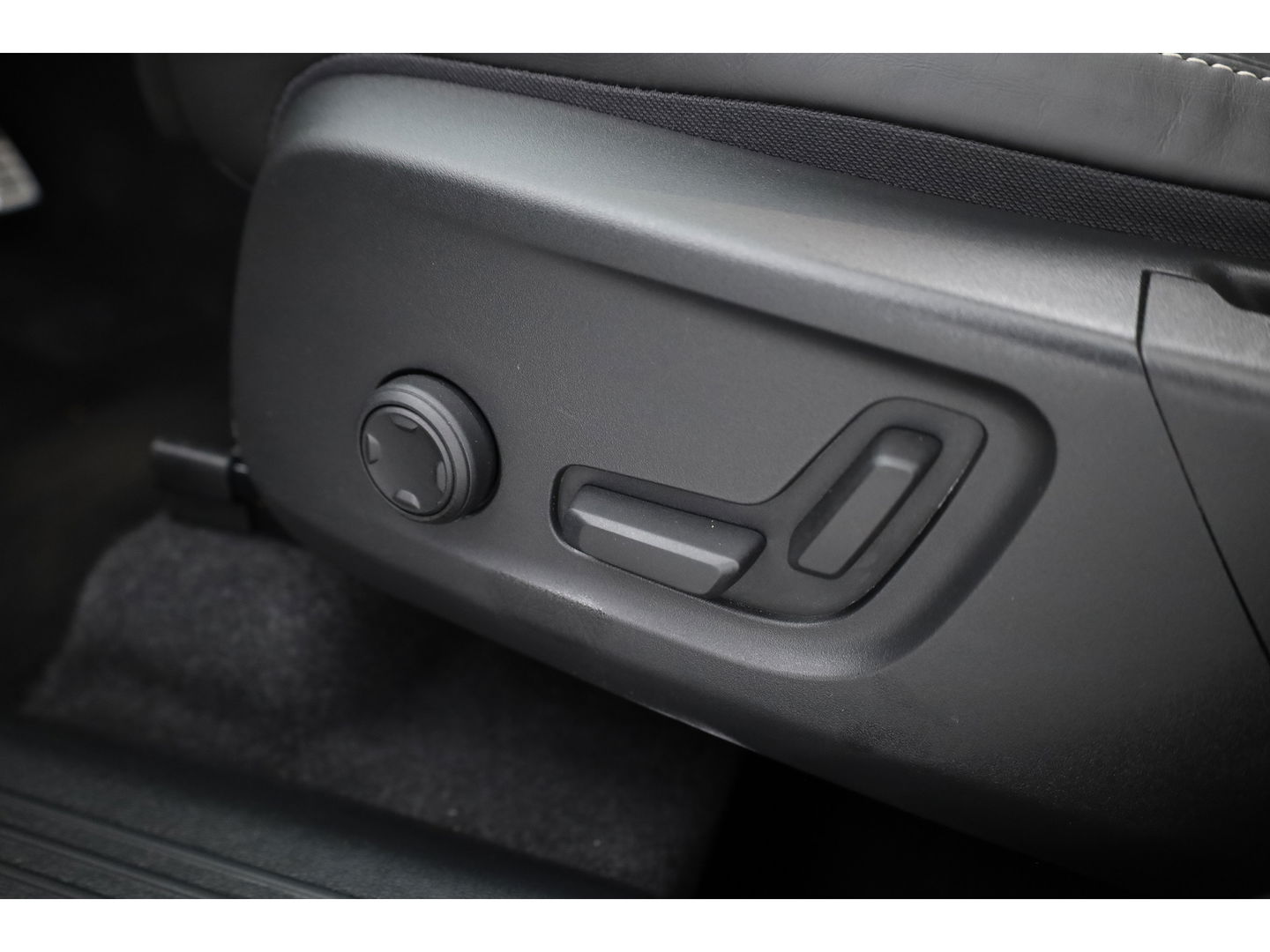 Volvo XC40 T5 Recharge R-Design | Pano | Navi | Elek. Stoelen | Stoel- Stuurverw. | Carplay | Camera
