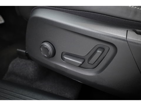 Volvo XC40 T5 Recharge R-Design | Pano | Navi | Elek. Stoelen | Stoel- Stuurverw. | Carplay | Camera