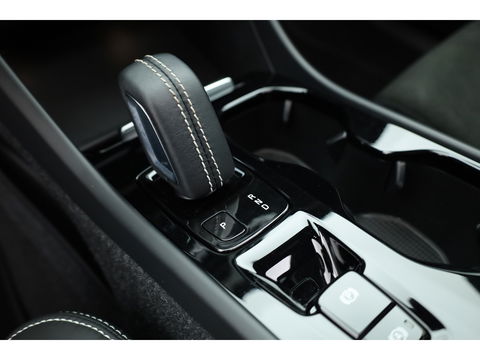 Volvo XC40 T5 Recharge R-Design | Pano | Navi | Elek. Stoelen | Stoel- Stuurverw. | Carplay | Camera