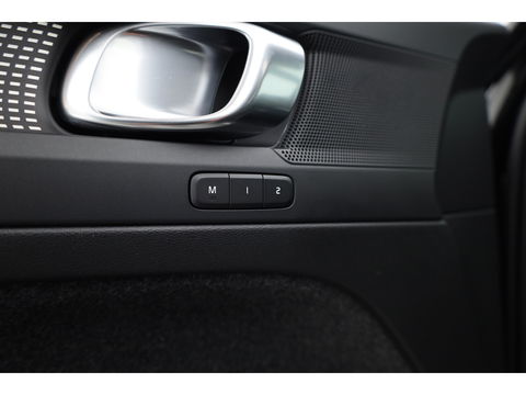 Volvo XC40 T5 Recharge R-Design | Pano | Navi | Elek. Stoelen | Stoel- Stuurverw. | Carplay | Camera