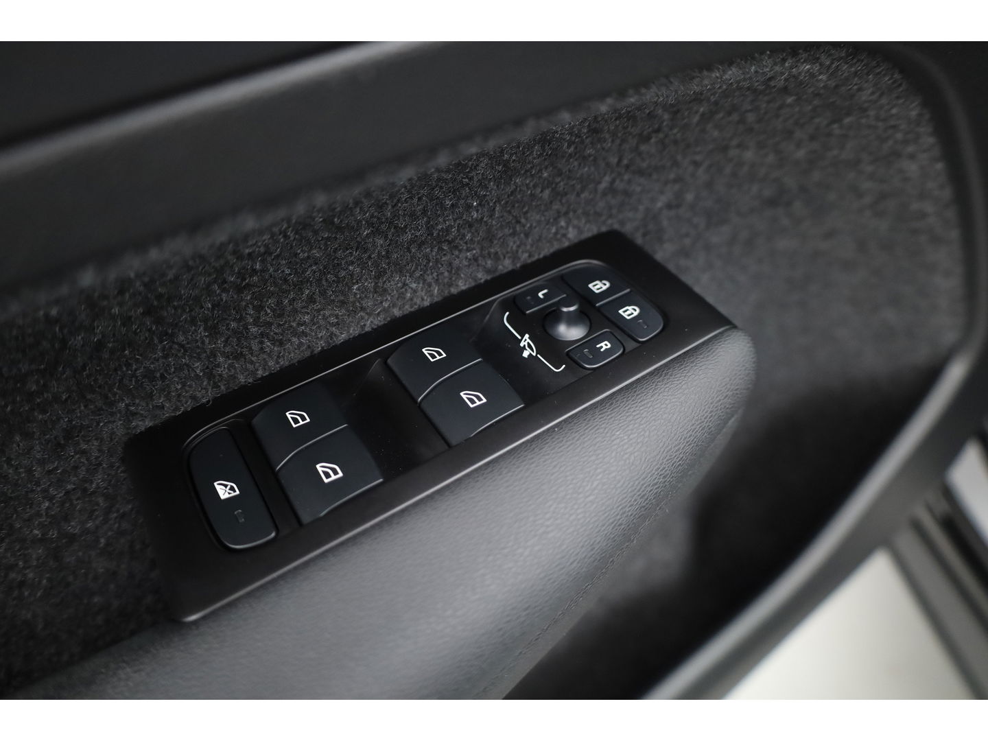 Volvo XC40 T5 Recharge R-Design | Pano | Navi | Elek. Stoelen | Stoel- Stuurverw. | Carplay | Camera
