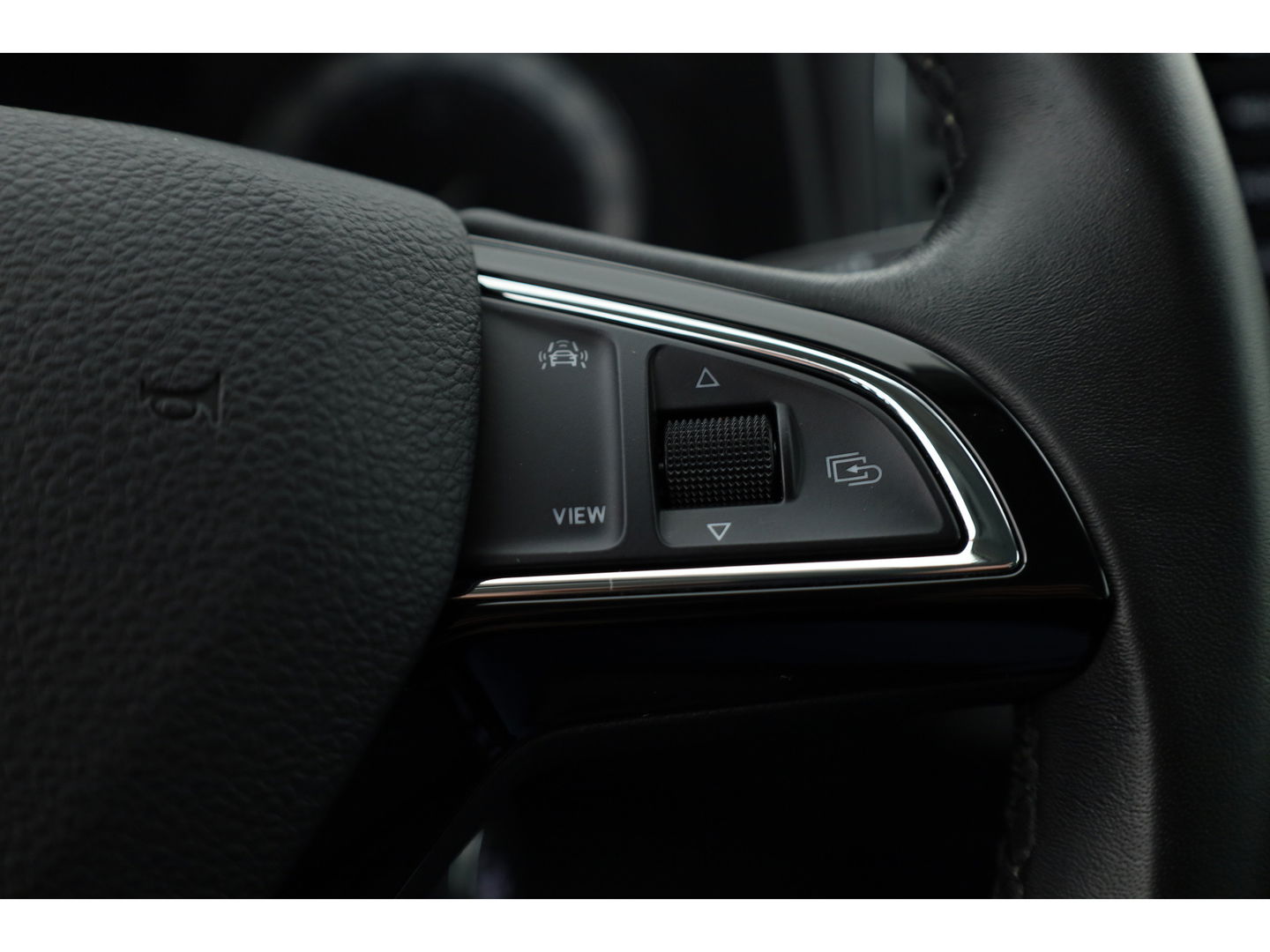 Škoda Karoq 1.5 TSI ACT DSG | Navi | Adapt. cruise | Camera | Stoelverw. | Elek. Achterklep | LED