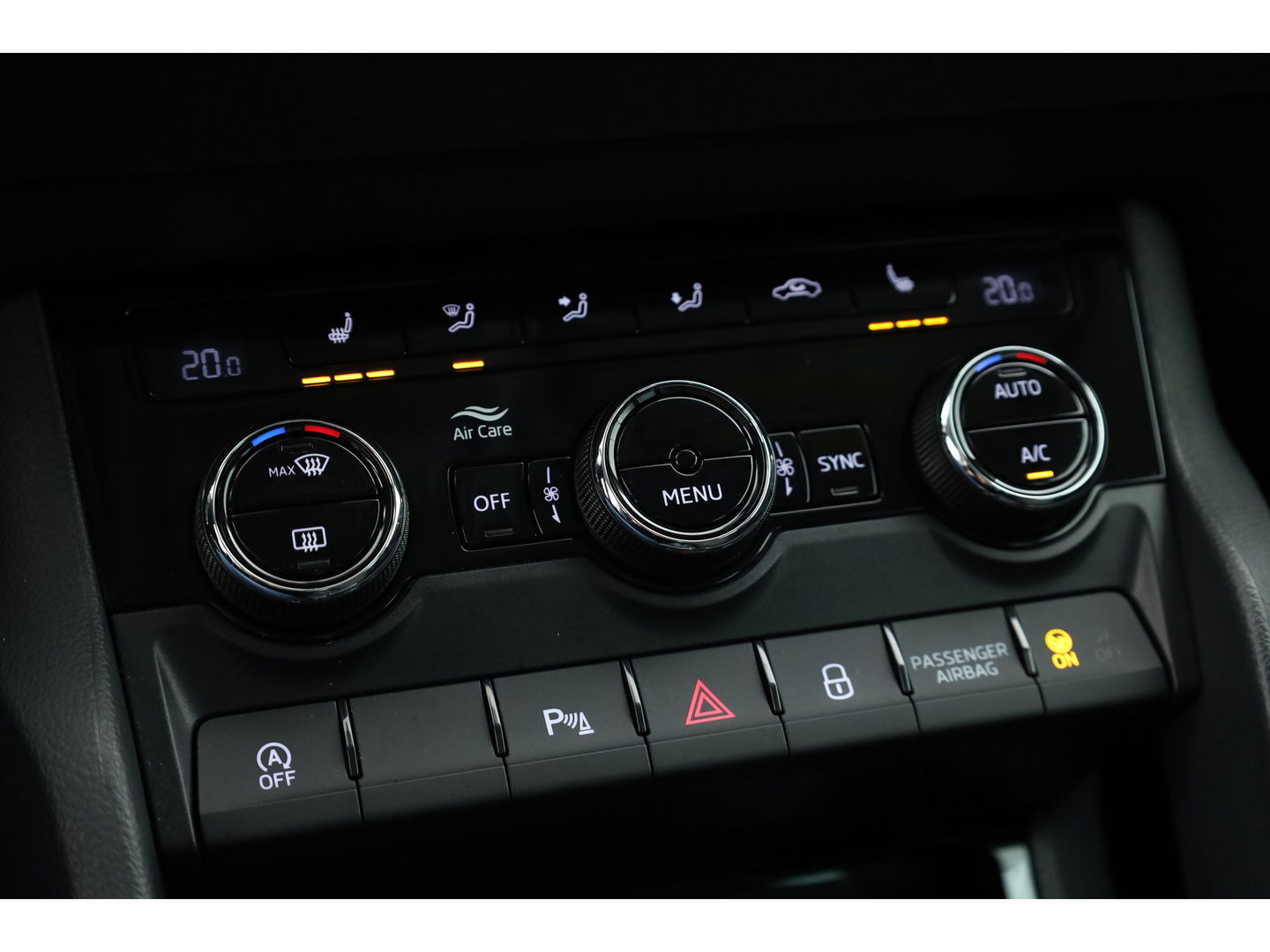 Škoda Karoq 1.5 TSI ACT DSG | Navi | Adapt. cruise | Camera | Stoelverw. | Elek. Achterklep | LED