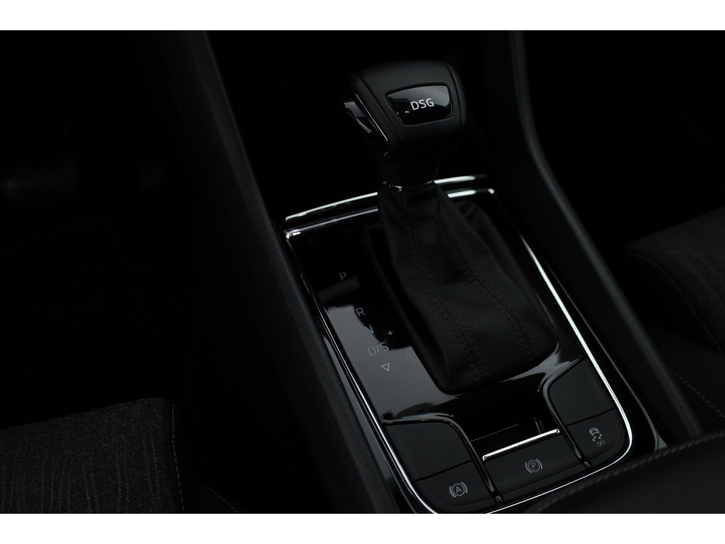 Škoda Karoq 1.5 TSI ACT DSG | Navi | Adapt. cruise | Camera | Stoelverw. | Elek. Achterklep | LED