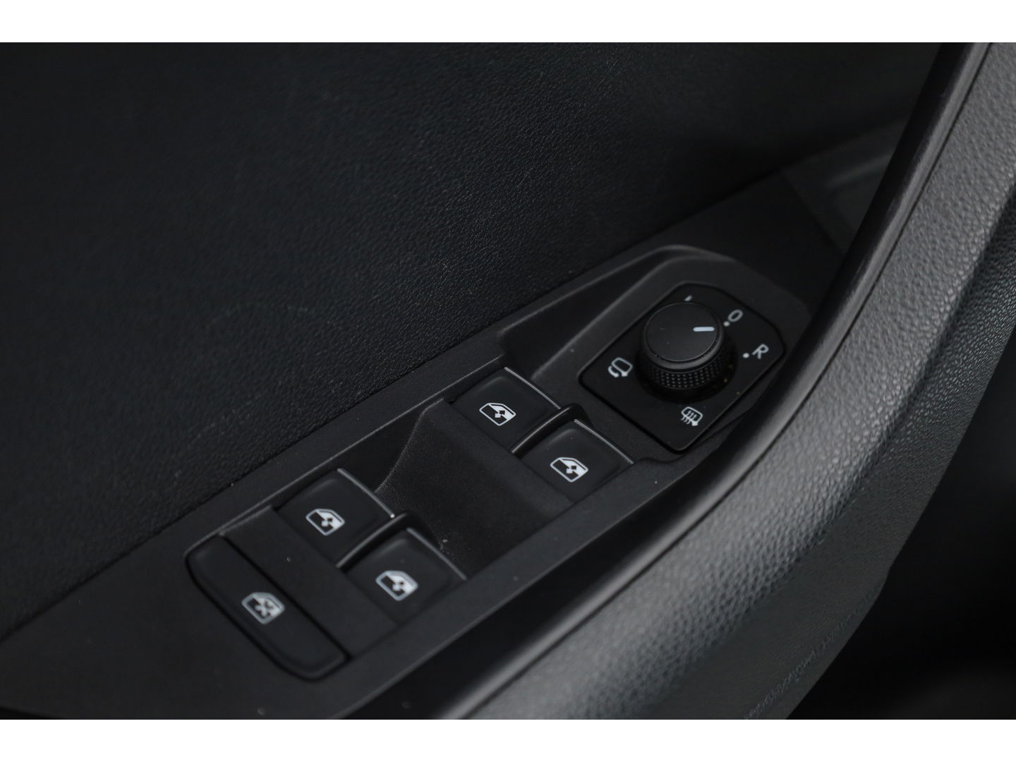 Škoda Karoq 1.5 TSI ACT DSG | Navi | Adapt. cruise | Camera | Stoelverw. | Elek. Achterklep | LED