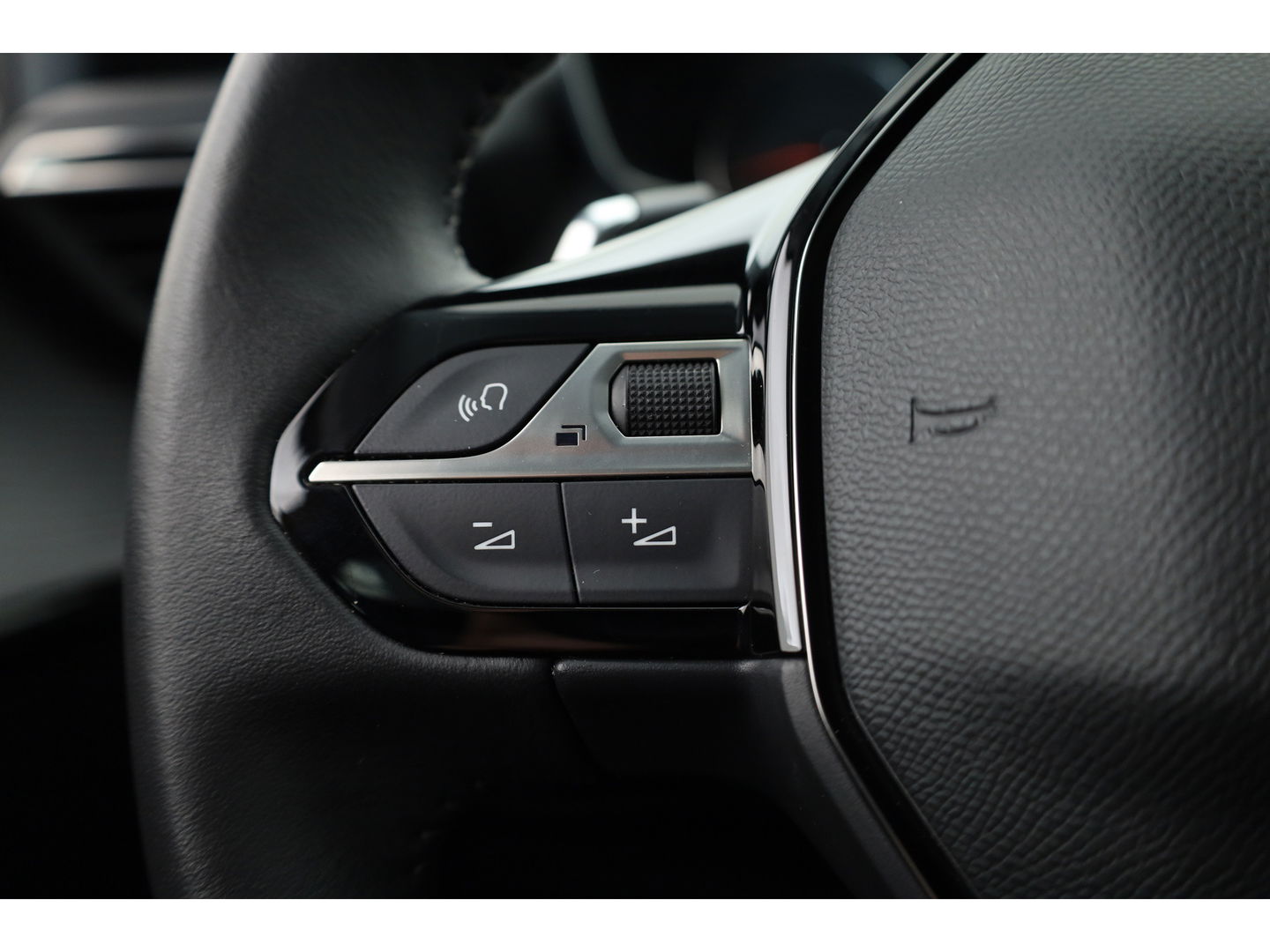 Peugeot 208 1.2 PureTech Allure Pack | Cruise | PDC A | CarPlay | Bluetooth