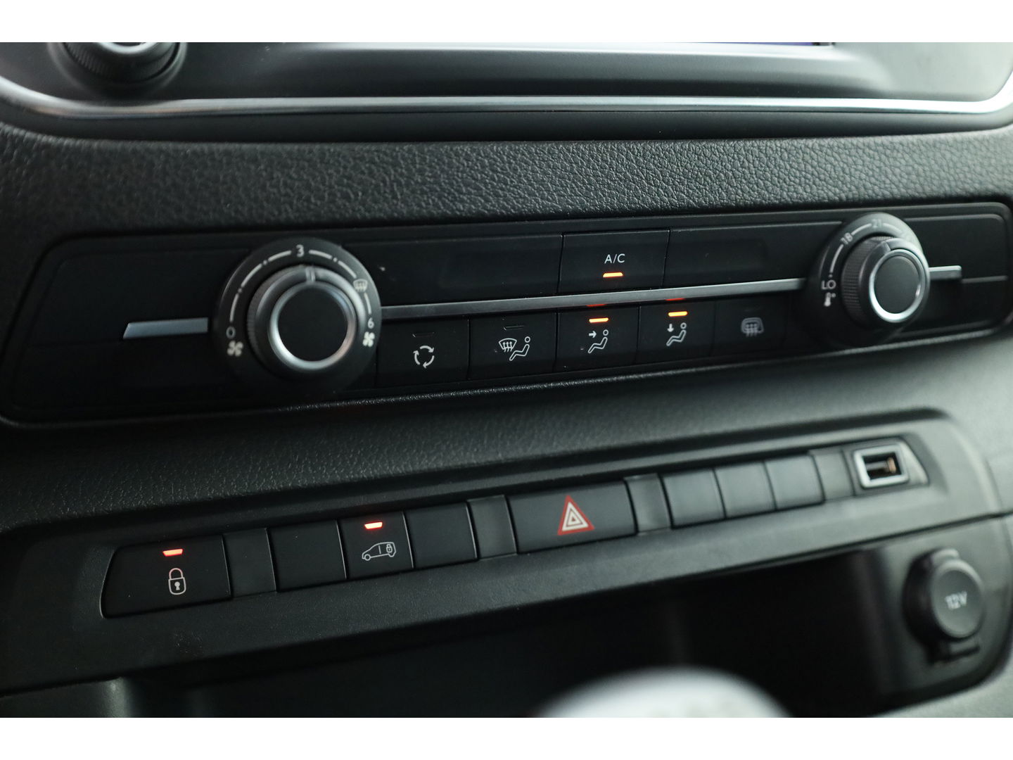 Opel Vivaro 2.0 CDTI L3H1 Edition | 145pk | Trekhaak | Cruise | Apple CarPlay | Betimmering