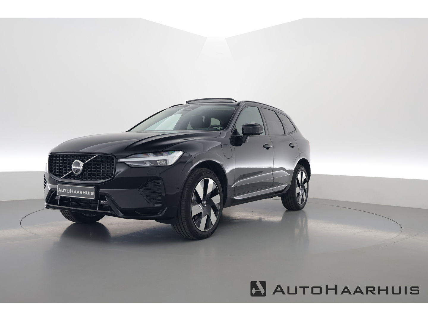 Volvo XC60 2.0 T8 Plug-in hybrid AWD Plus Dark | Pano | Memory seats | 360cam | H&K | Leder | Pilot Assist