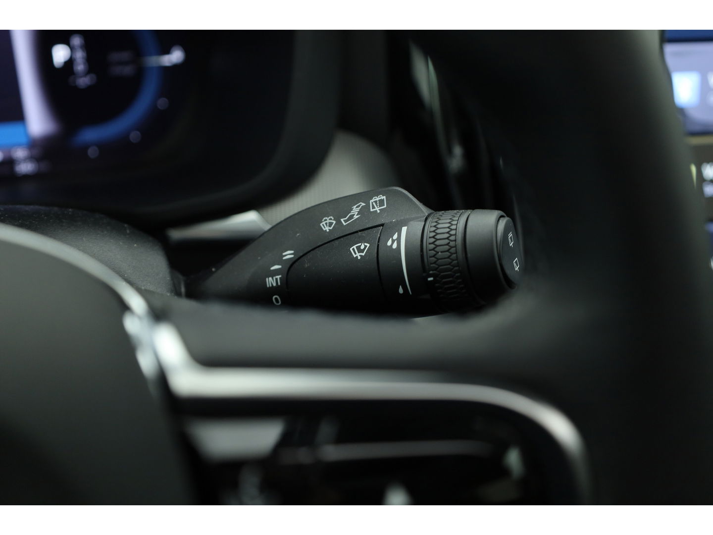 Volvo XC60 2.0 T8 Plug-in hybrid AWD Plus Dark | Pano | Memory seats | 360cam | H&K | Leder | Pilot Assist