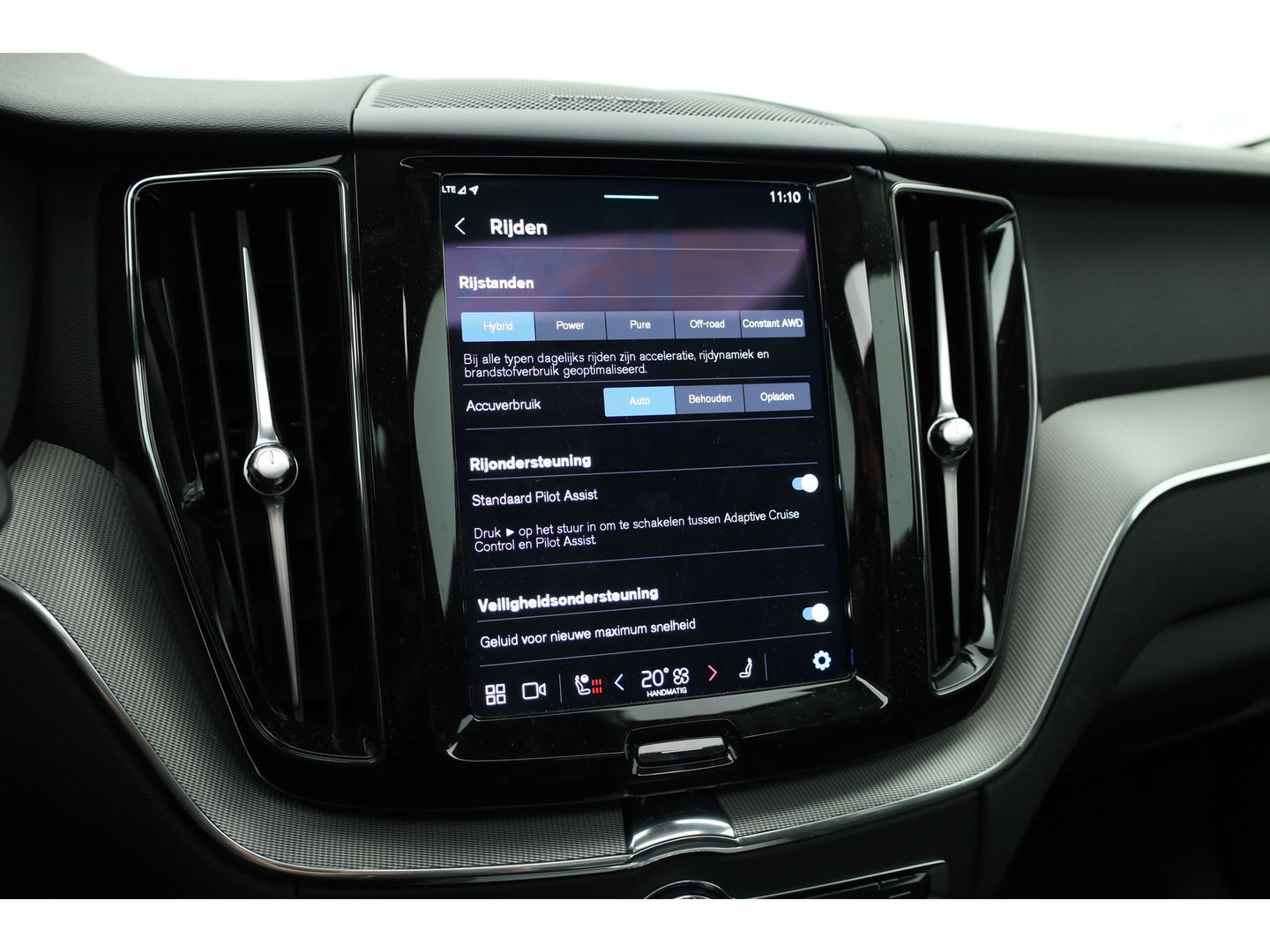 Volvo XC60 2.0 T8 Plug-in hybrid AWD Plus Dark | Pano | Memory seats | 360cam | H&K | Leder | Pilot Assist