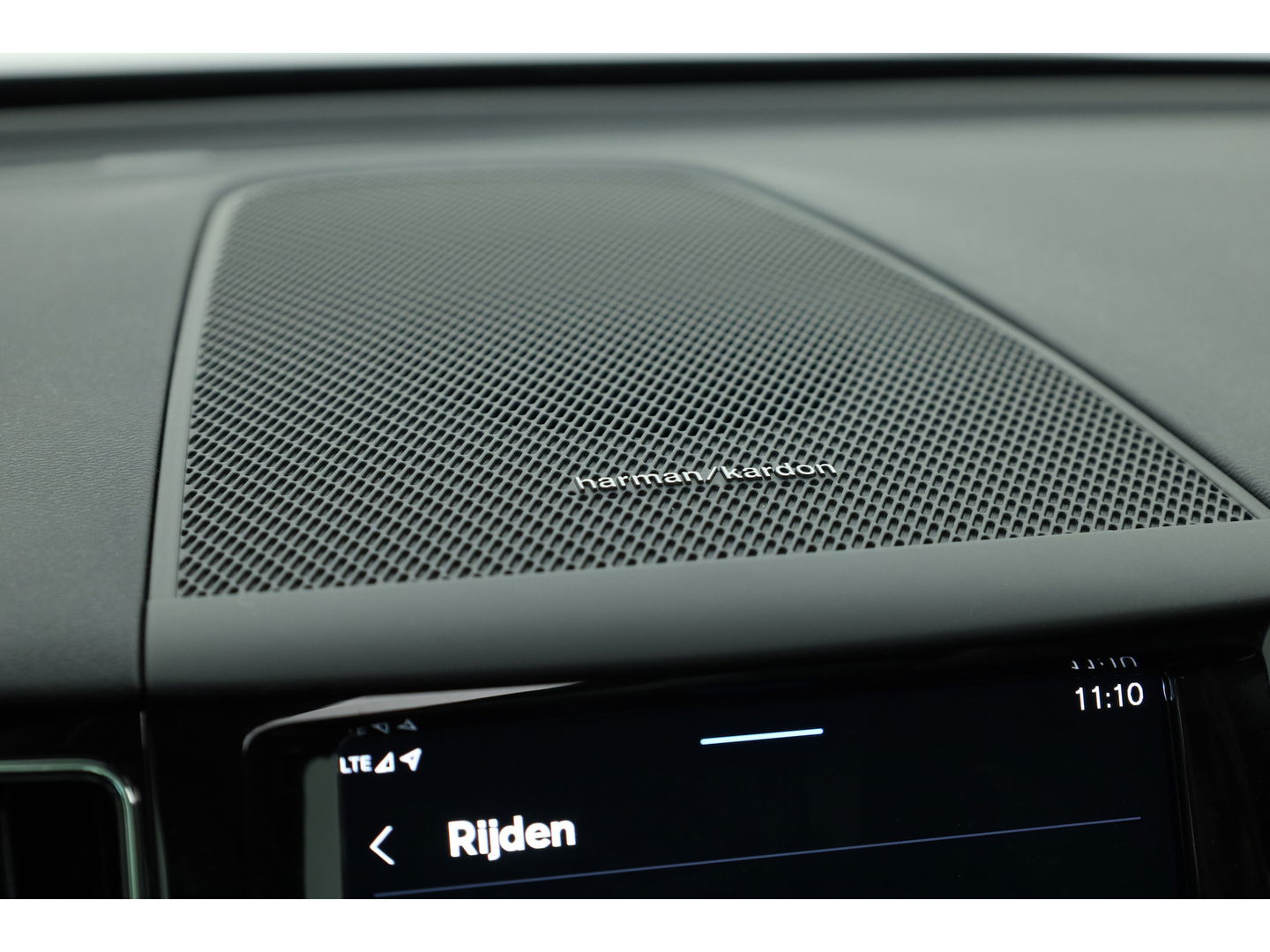 Volvo XC60 2.0 T8 Plug-in hybrid AWD Plus Dark | Pano | Memory seats | 360cam | H&K | Leder | Pilot Assist