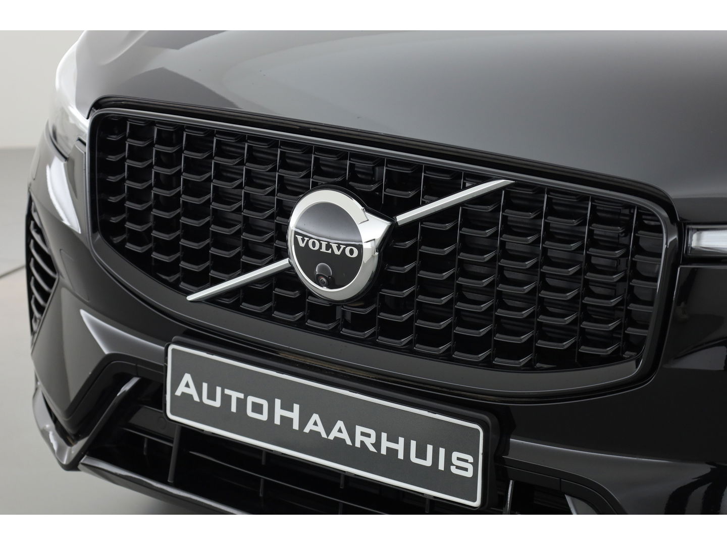 Volvo XC60 2.0 T8 Plug-in hybrid AWD Plus Dark | Pano | Memory seats | 360cam | H&K | Leder | Pilot Assist