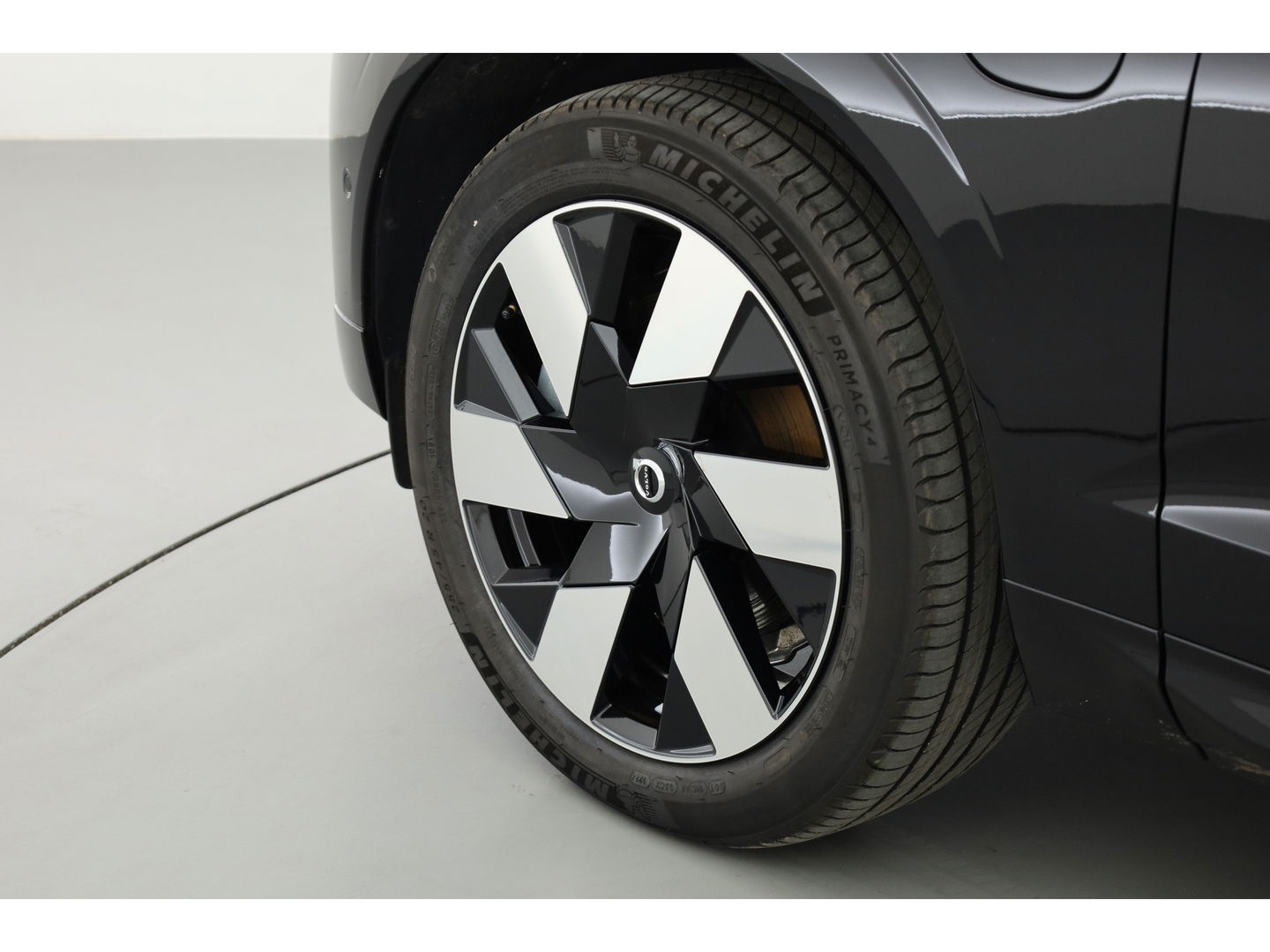 Volvo XC60 2.0 T8 Plug-in hybrid AWD Plus Dark | Pano | Memory seats | 360cam | H&K | Leder | Pilot Assist