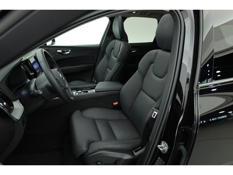 Volvo XC60 2.0 T8 Plug-in hybrid AWD Plus Dark | Pano | Memory seats | 360cam | H&K | Leder | Pilot Assist