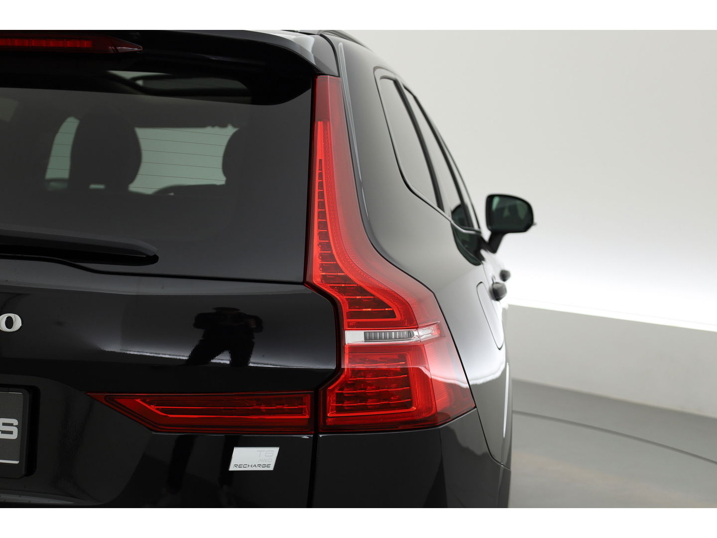 Volvo XC60 2.0 T8 Plug-in hybrid AWD Plus Dark | Pano | Memory seats | 360cam | H&K | Leder | Pilot Assist