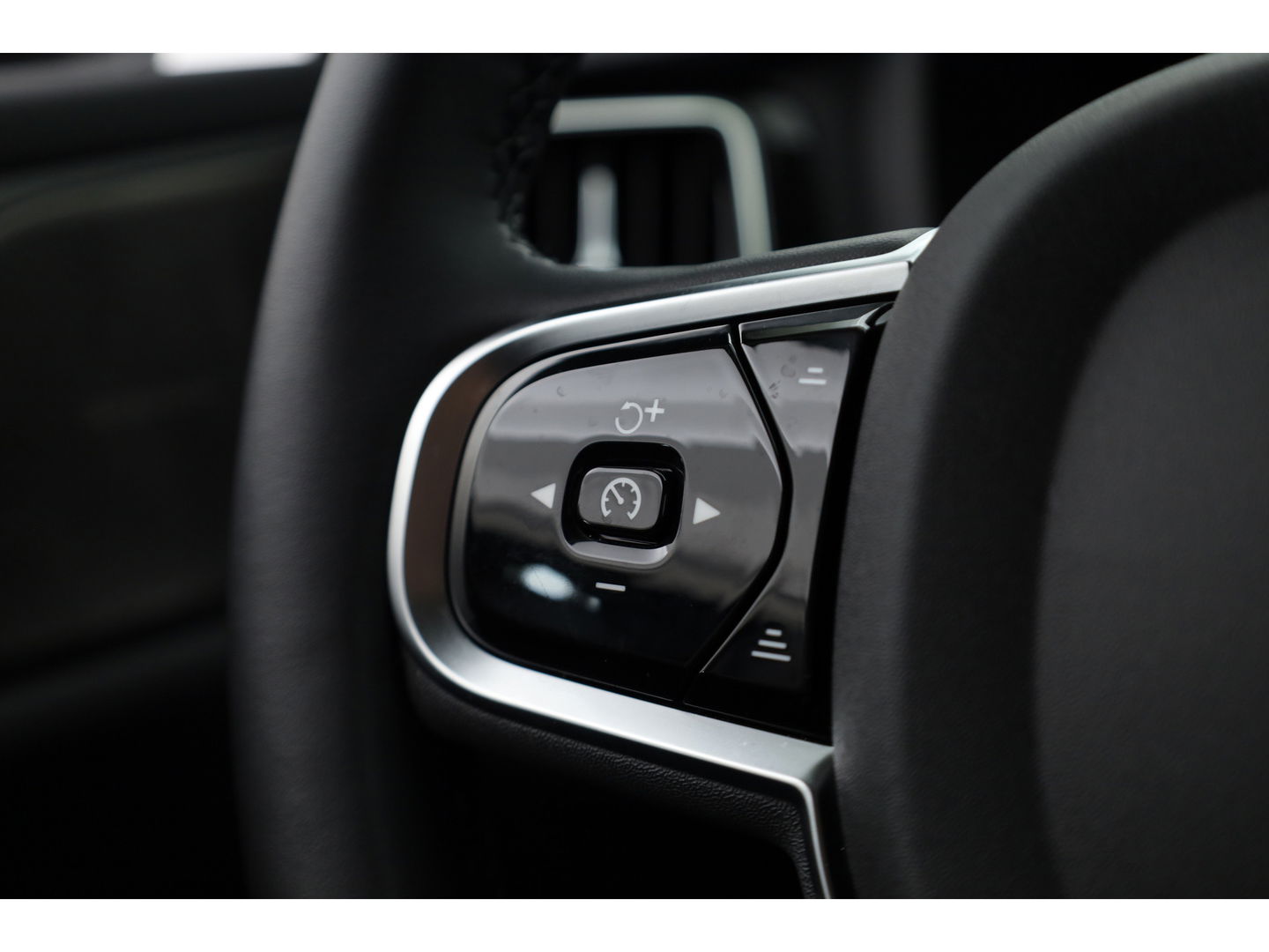 Volvo V60 T6 Recharge Plus Bright | Pilot assist | H&K | Memory | 360cam | Google info. | 19''