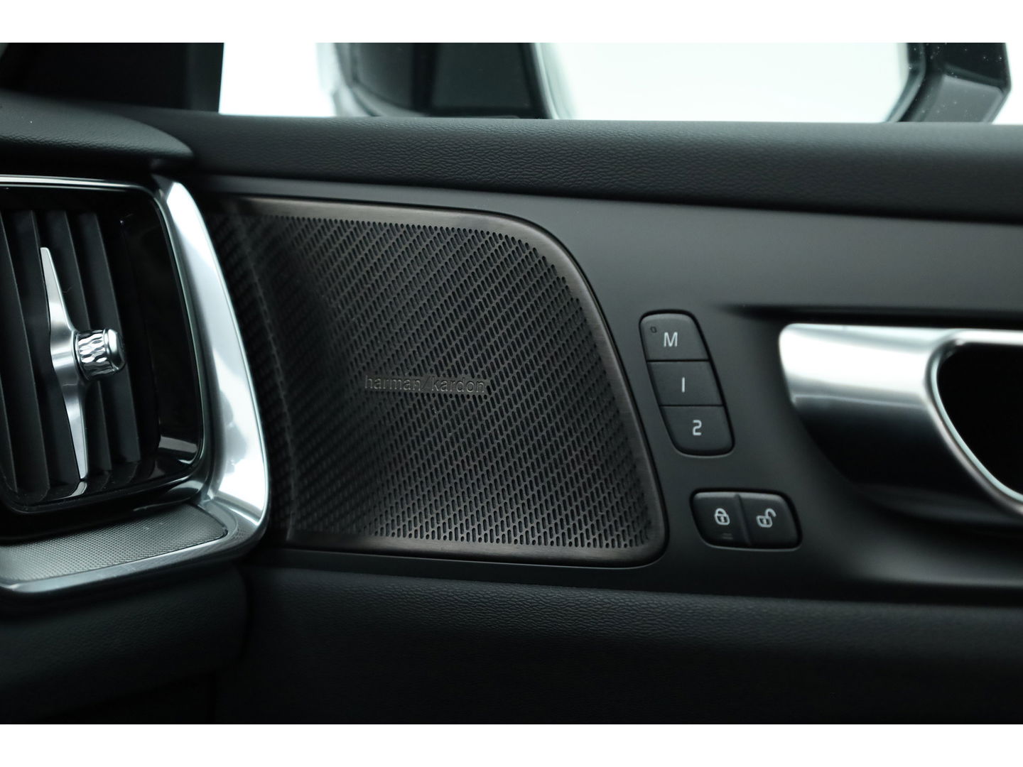 Volvo V60 T6 Recharge Plus Bright | Pilot assist | H&K | Memory | 360cam | Google info. | 19''