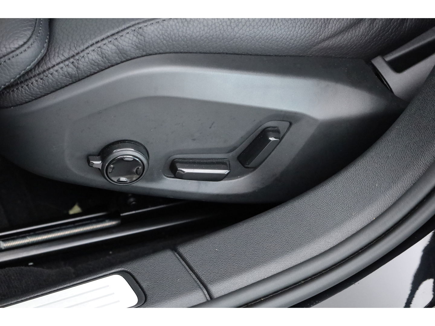 Volvo V60 T6 Recharge Plus Bright | Pilot assist | H&K | Memory | 360cam | Google info. | 19''