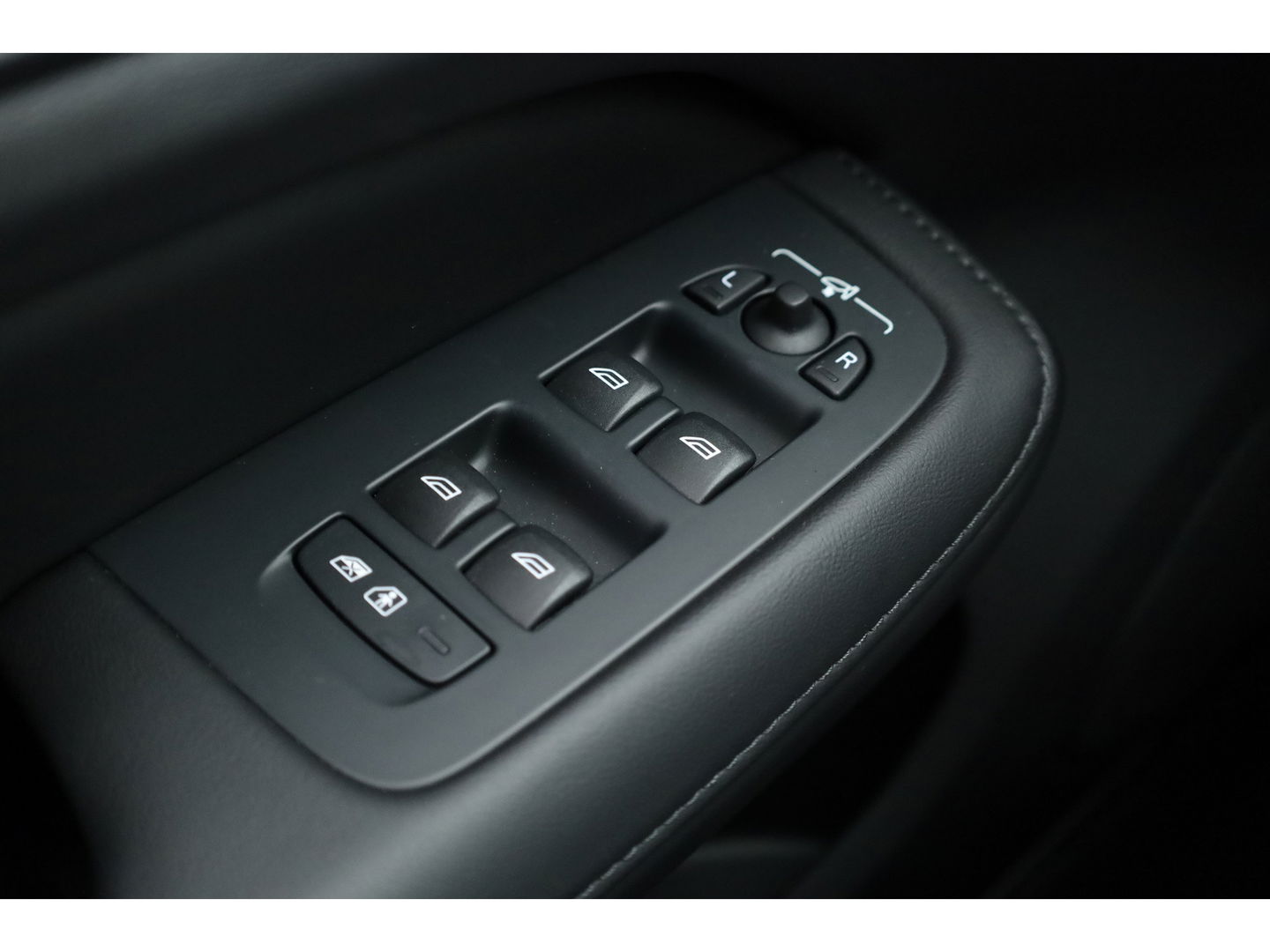 Volvo V60 T6 Recharge Plus Bright | Pilot assist | H&K | Memory | 360cam | Google info. | 19''