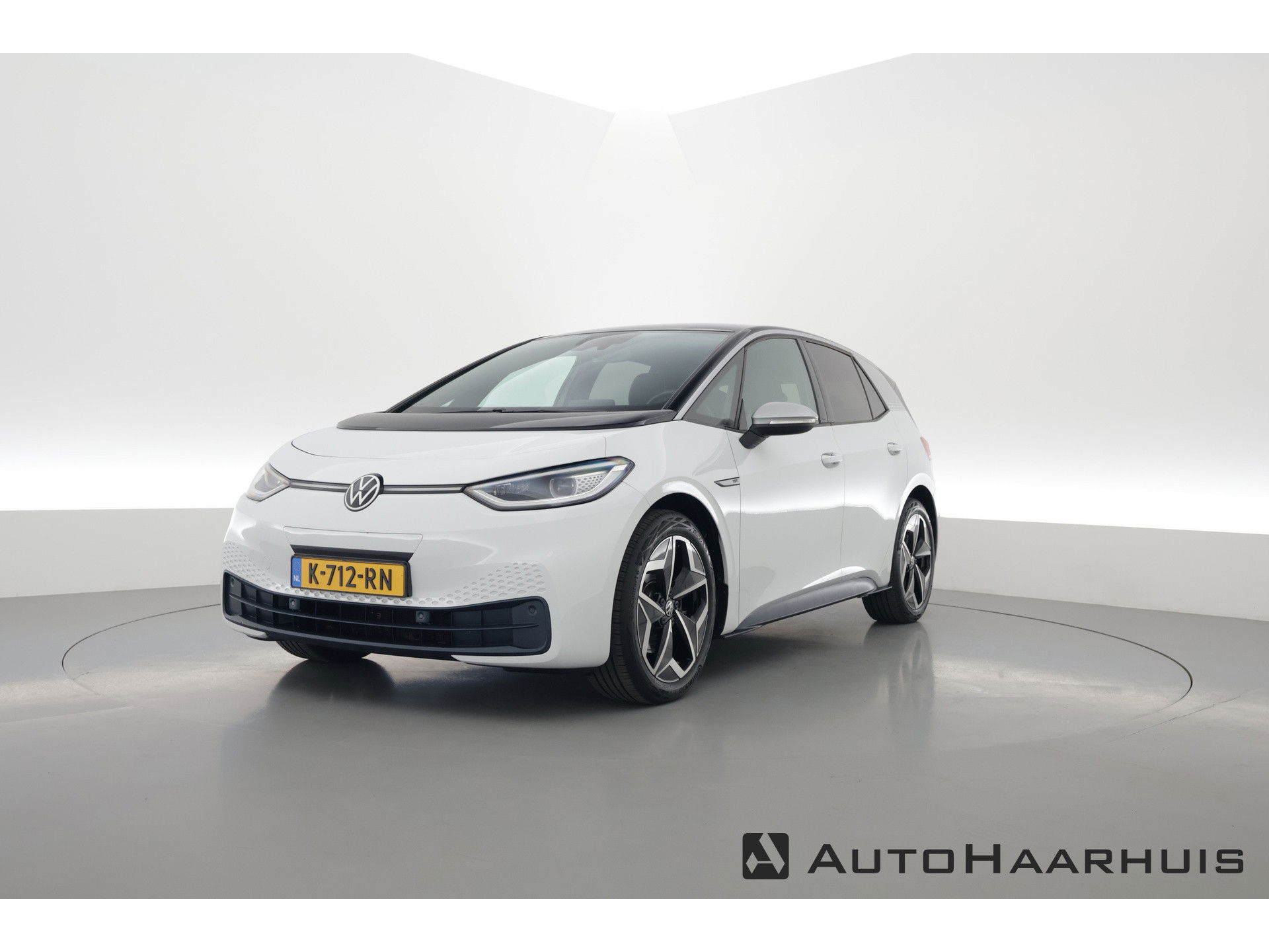 Volkswagen ID.3 First Plus 58 kWh | Navi | IQ. Light | Stoel- Stuurverw. | Adapt. Cruise | Camera