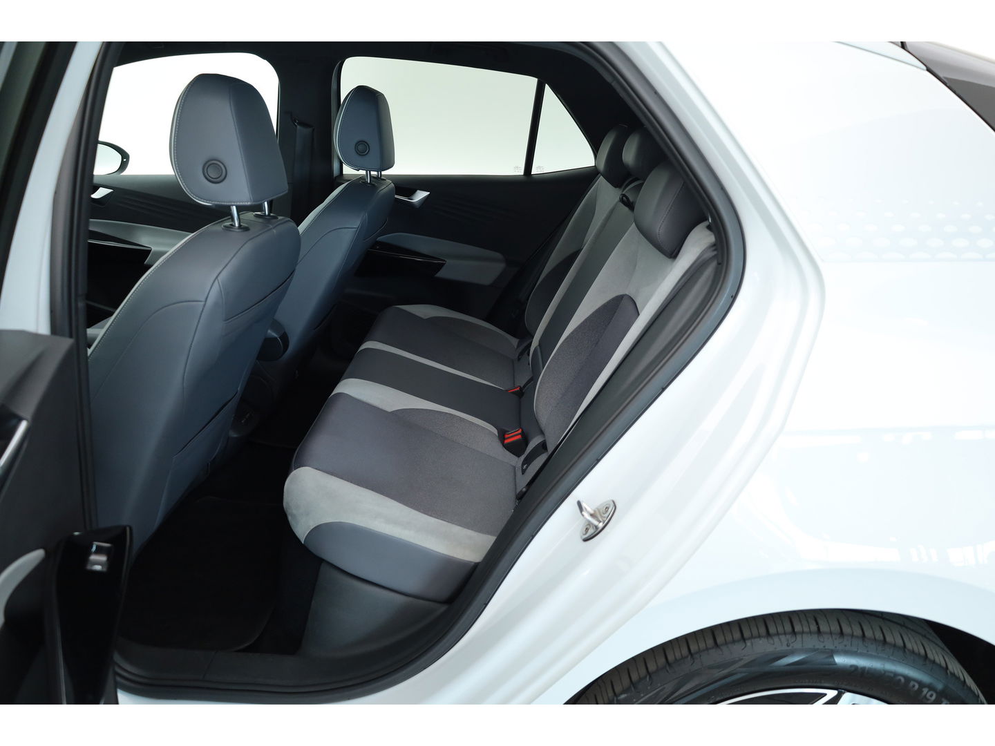 Volkswagen ID.3 First Plus 58 kWh | Navi | IQ. Light | Stoel- Stuurverw. | Adapt. Cruise | Camera