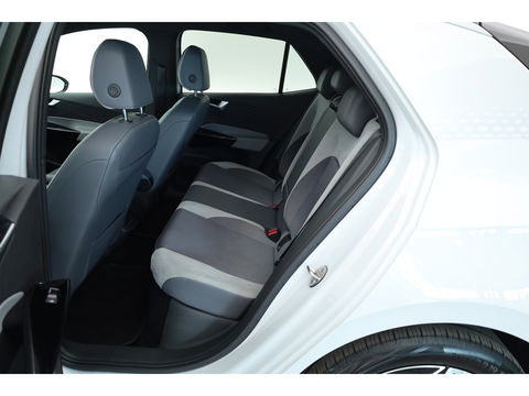 Volkswagen ID.3 First Plus 58 kWh | Navi | IQ. Light | Stoel- Stuurverw. | Adapt. Cruise | Camera