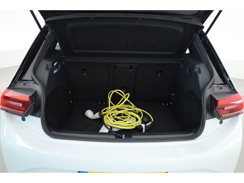 Volkswagen ID.3 First Plus 58 kWh | Navi | IQ. Light | Stoel- Stuurverw. | Adapt. Cruise | Camera