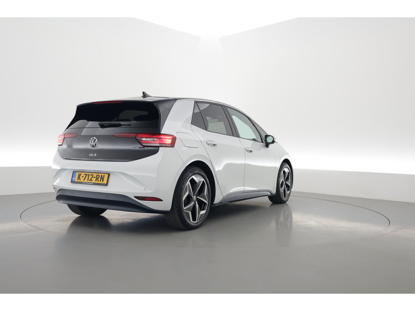 Volkswagen ID.3 First Plus 58 kWh | Navi | IQ. Light | Stoel- Stuurverw. | Adapt. Cruise | Camera