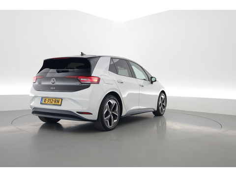 Volkswagen ID.3 First Plus 58 kWh | Navi | IQ. Light | Stoel- Stuurverw. | Adapt. Cruise | Camera